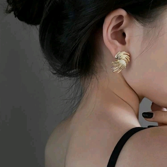 💖 2/$30 Womens earrings gold dainty statement elegant small stud wedding event - Picture 12 of 16